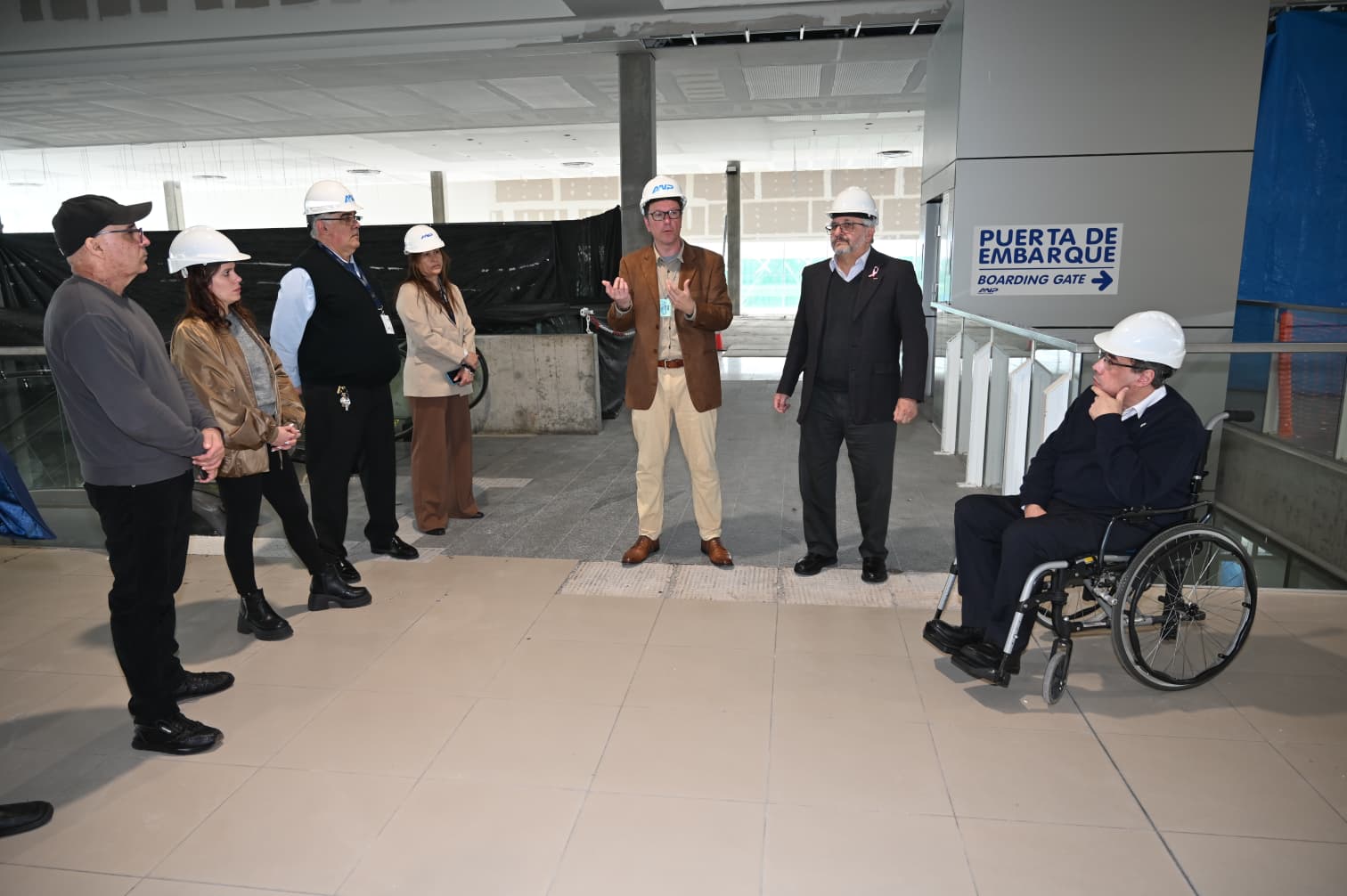 Genta, Menoni y autoridades