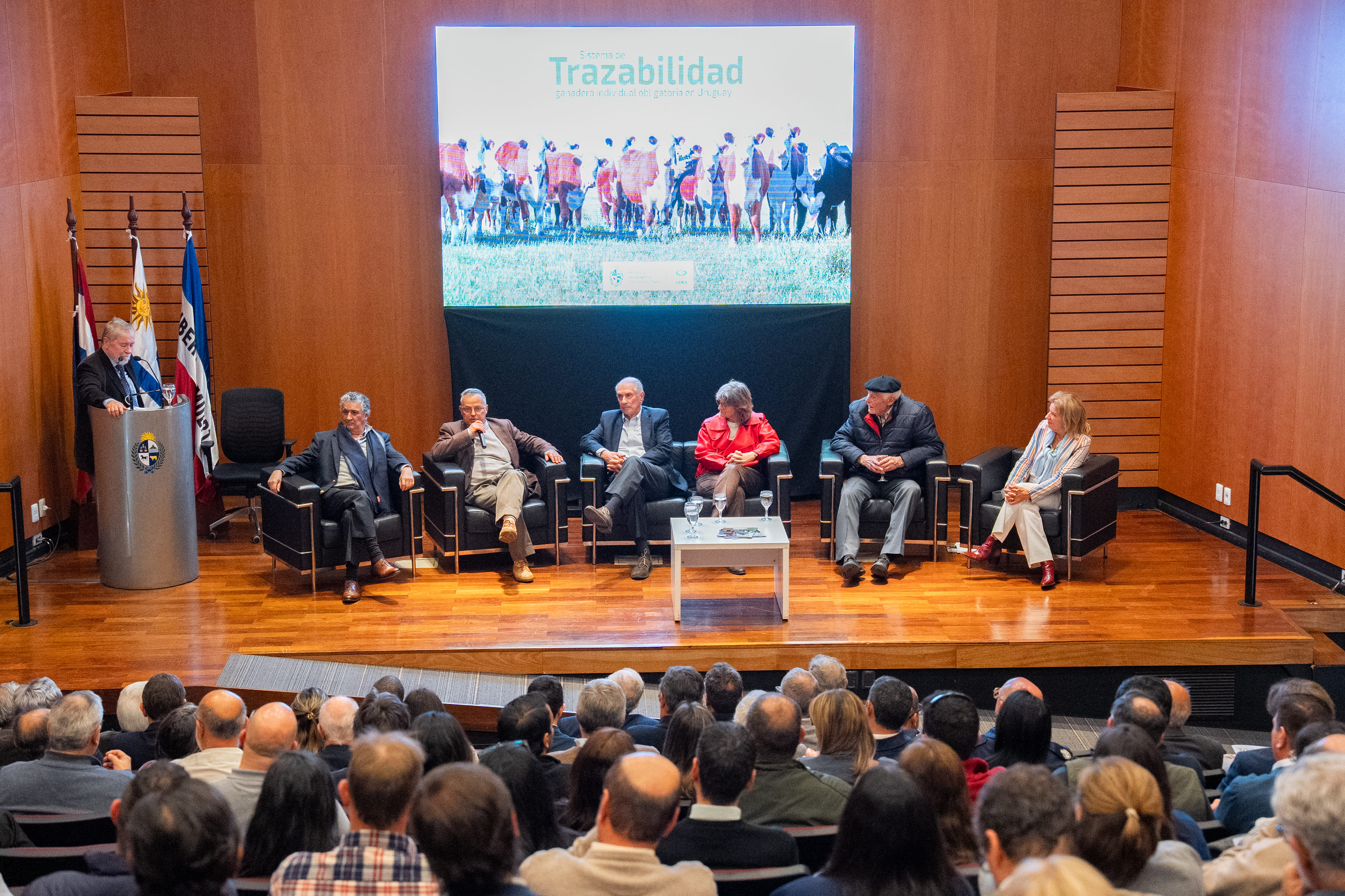 Panel de empresarios y exautoridades