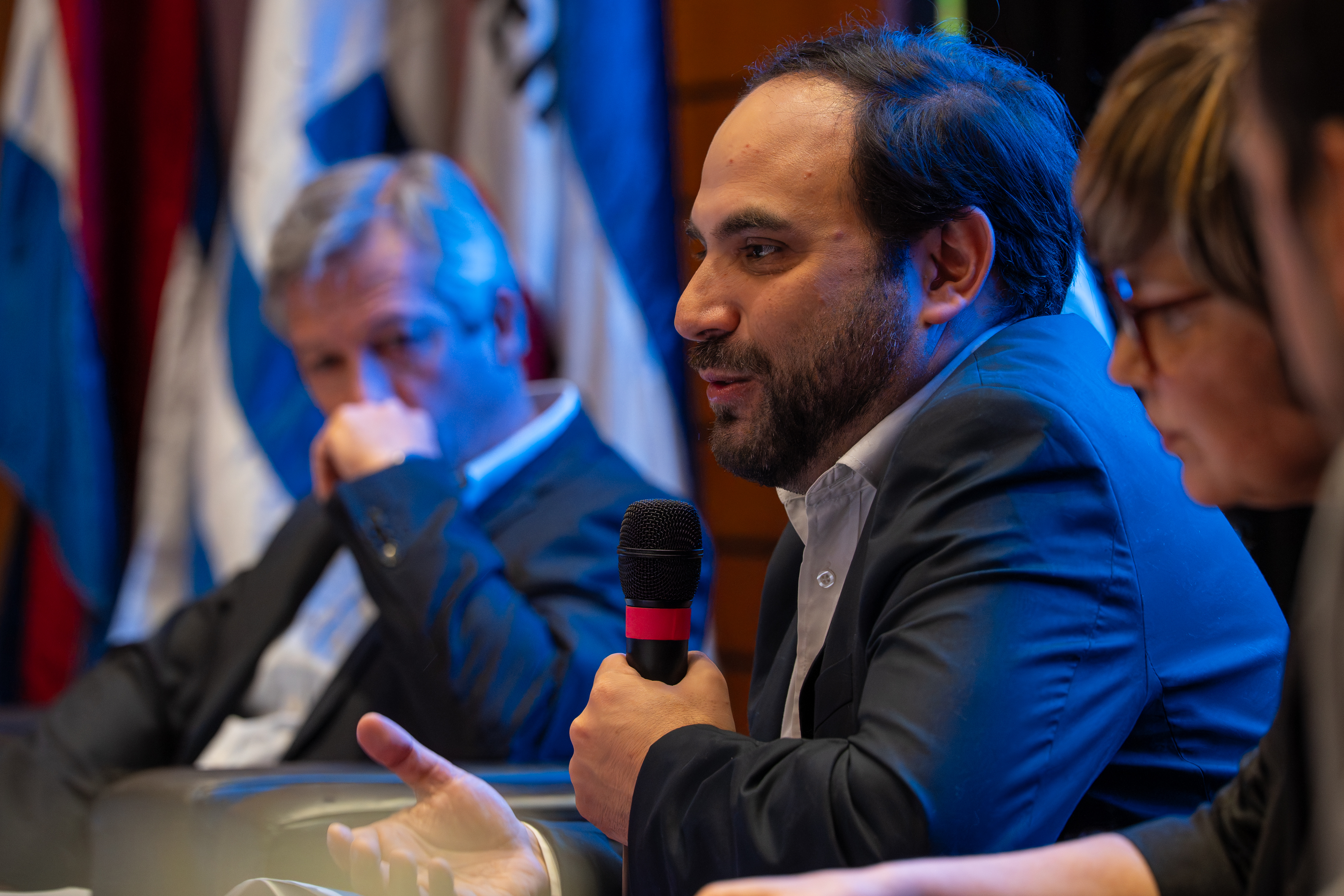 Ministro de Desarrollo Social, Gonzalo Civila, brinda una oratoria durante la presentación de la campaña de salud mental, en el auditorio de Torre Ejecutiva