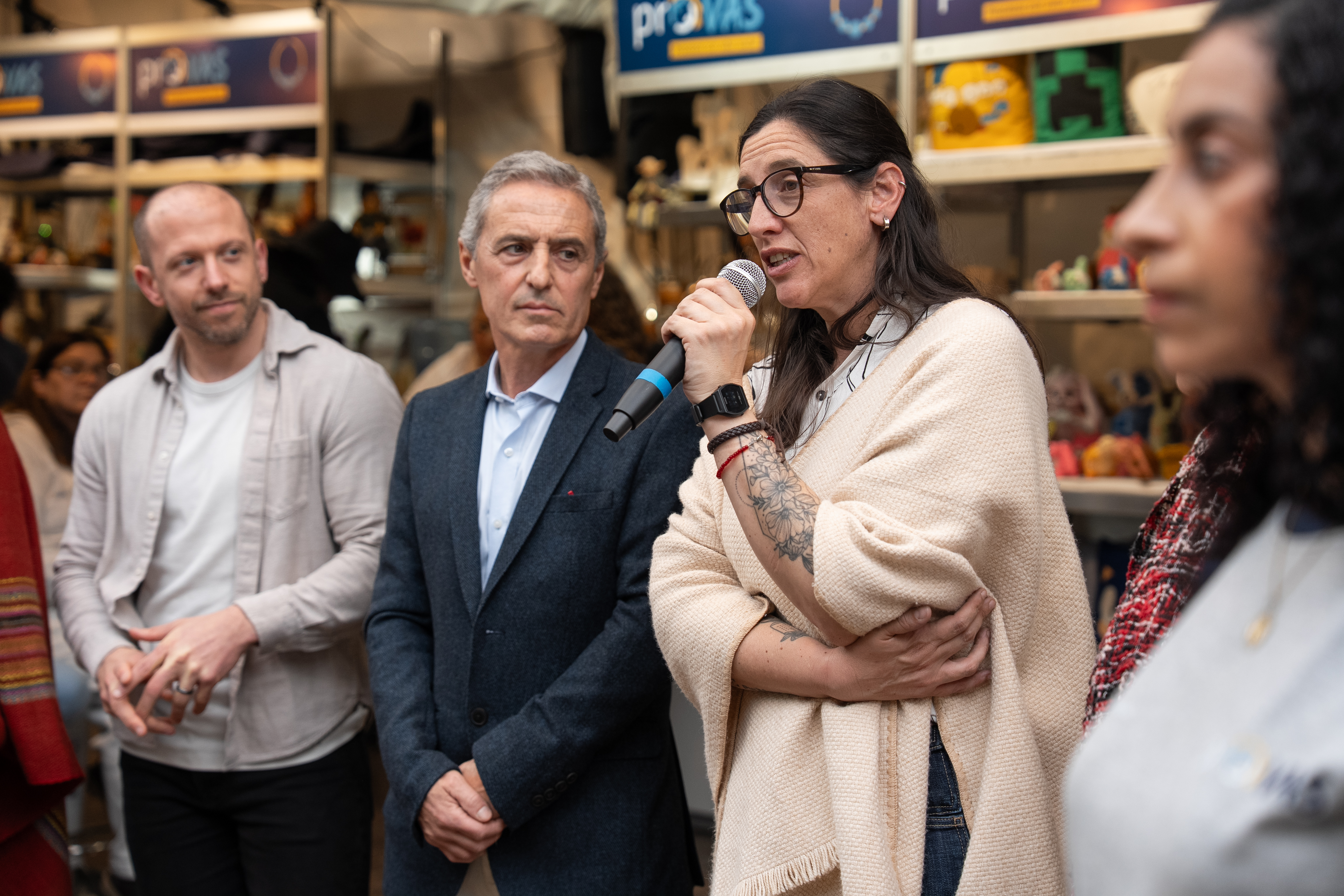 Lasa y Dibarboure junto con asistentes