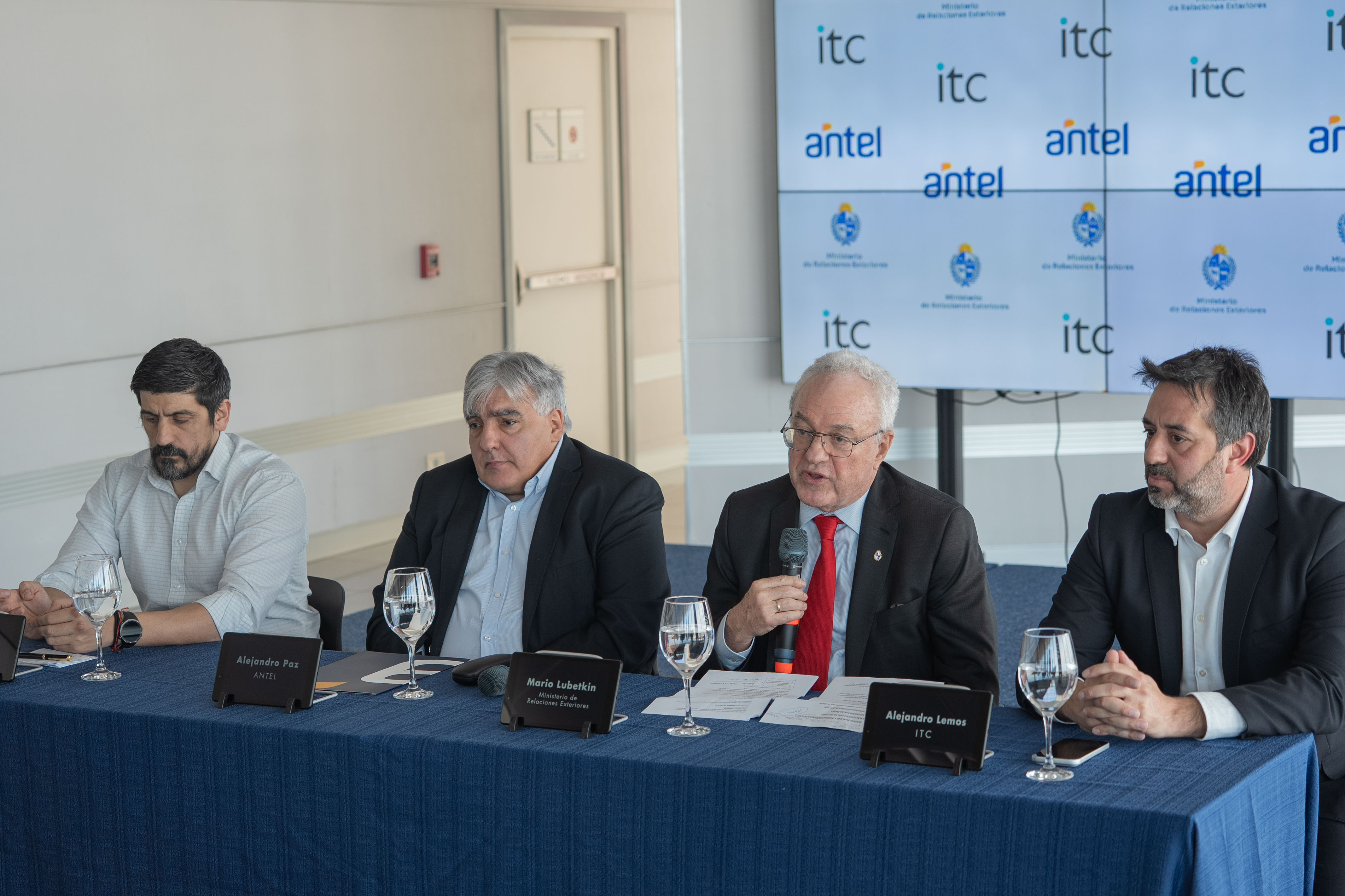 Autoridades de Antel, Cancillería e ITC