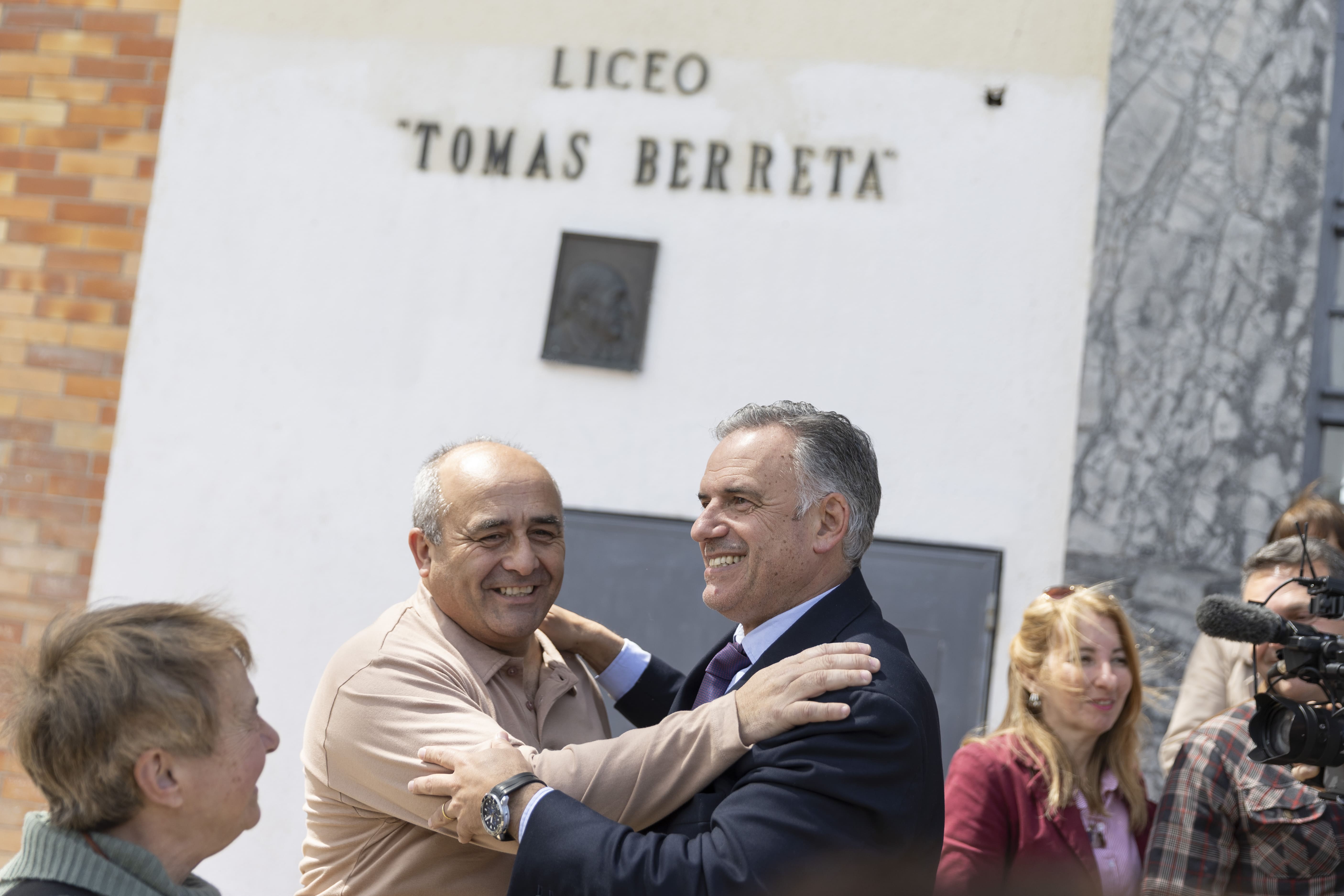 Yamandú Orsi en el liceo Tomás Berreta, Canelones
