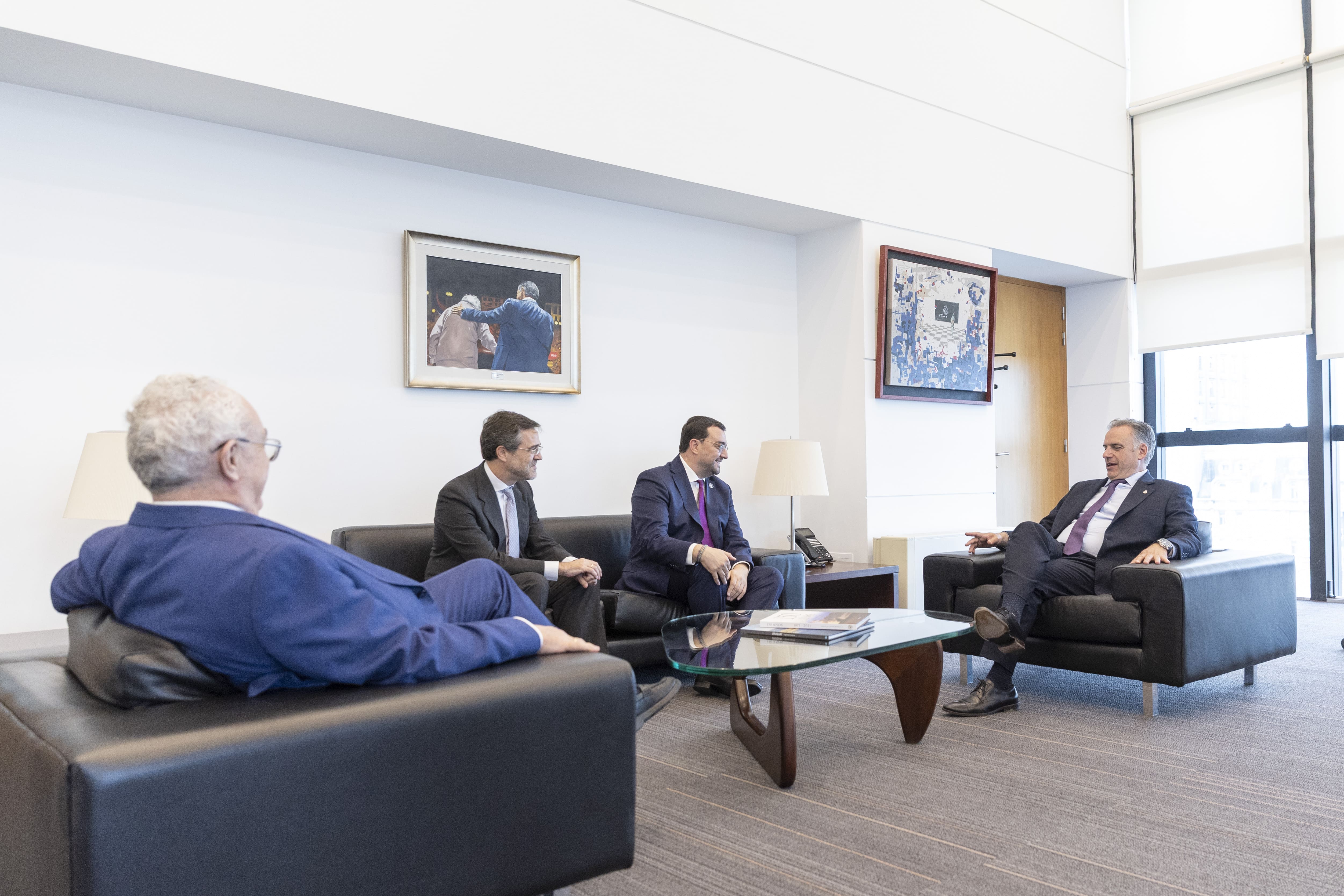 Encuentro entre el presidente del Principado de Asturias y Yamandú Orsi