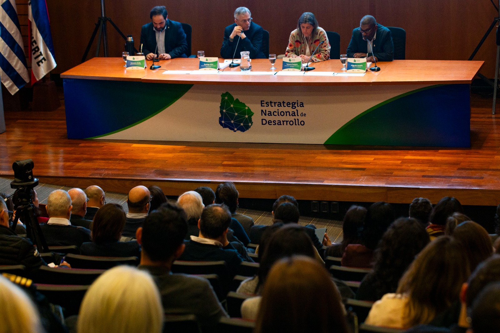 Autoridades durante el tercer seminario de la Estrategia Nacional de Desarrollo
