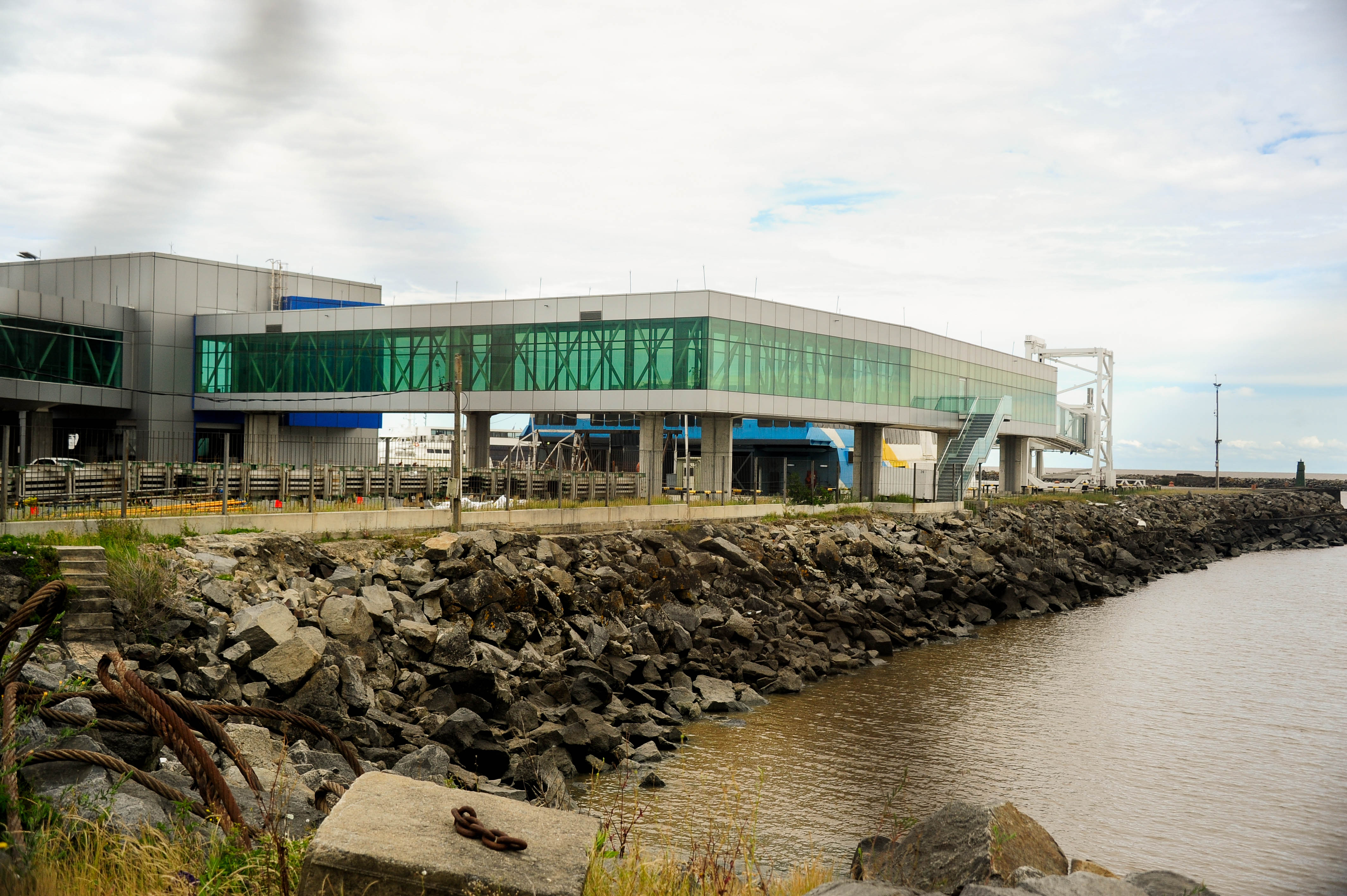 Terminal del puerto de Colonia