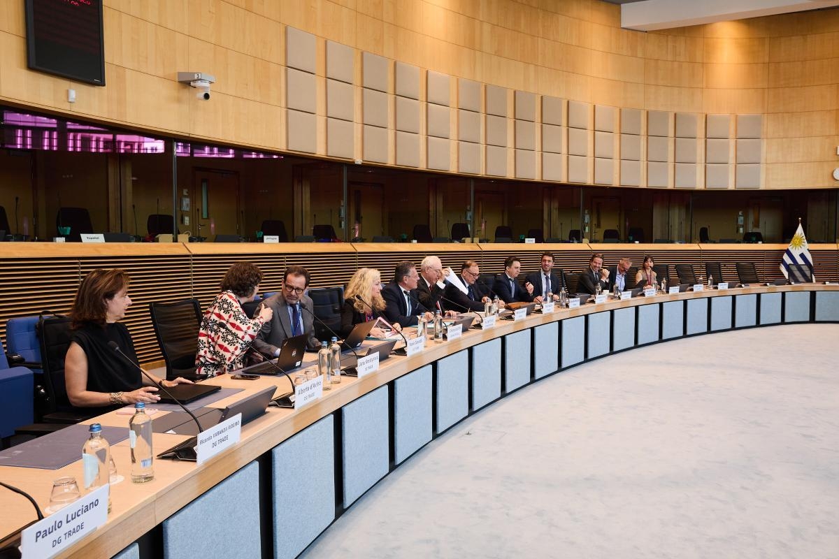 Canciller Mario Lubetkin en ronda de empresarios, en Bruselas.
