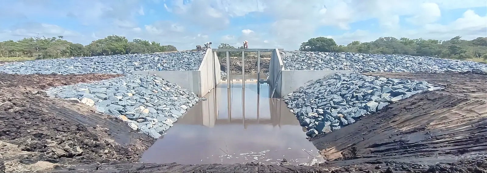Obra de canalización en los bañados de Rocha