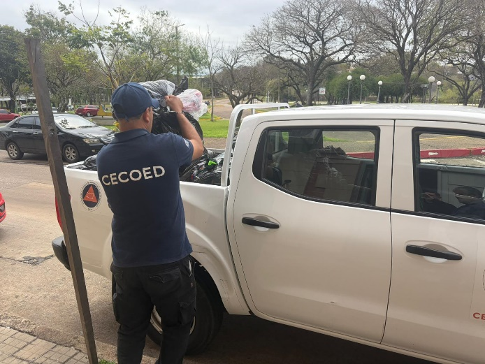 Entrega de materiales donados por Aduanas al Cecoed de Salto