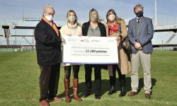 Lorena Ponce de León y Sebastián Bauzá participaron de la donación de 11.500 pelotas