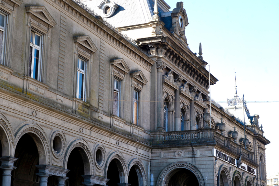 Fachada de la Estación Central General Artigas