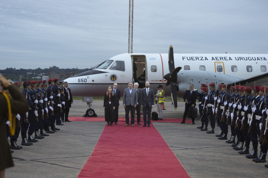 Arribo del presidente Orsi a Asunción, Paraguay