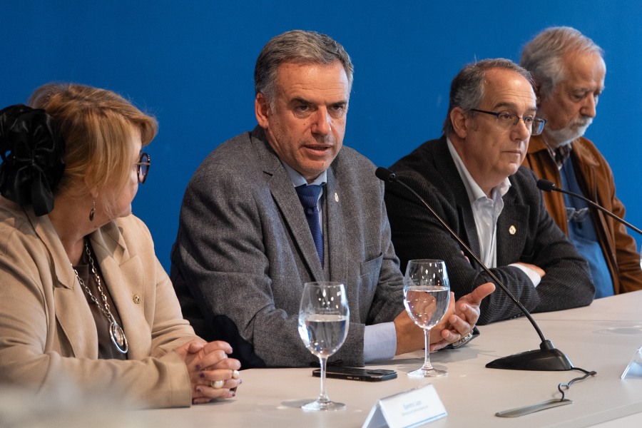 Presidente Orsi con autoridades del MEC, Defensa y asociación civil Elena Quinteros