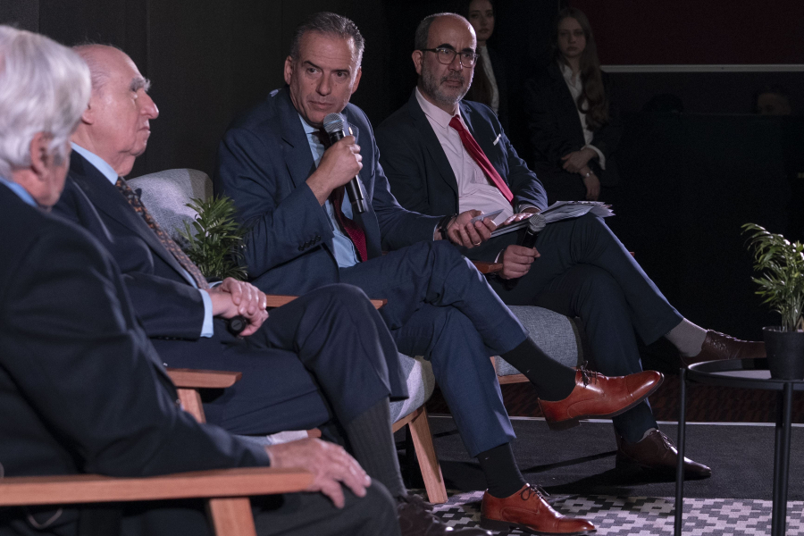 Exmandatarios Luis Lacalle Herrera y Julio María Sanguinetti escuchan exposición del presidente Yamandú Orsi