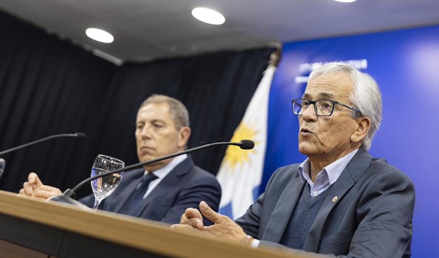 Ministro de Trabajo, Juan Castillo, y su par de Economía, Gabriel Oddone