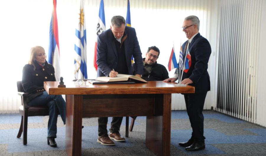 Presidente Orsi cambia de mando con Carolina Cosse