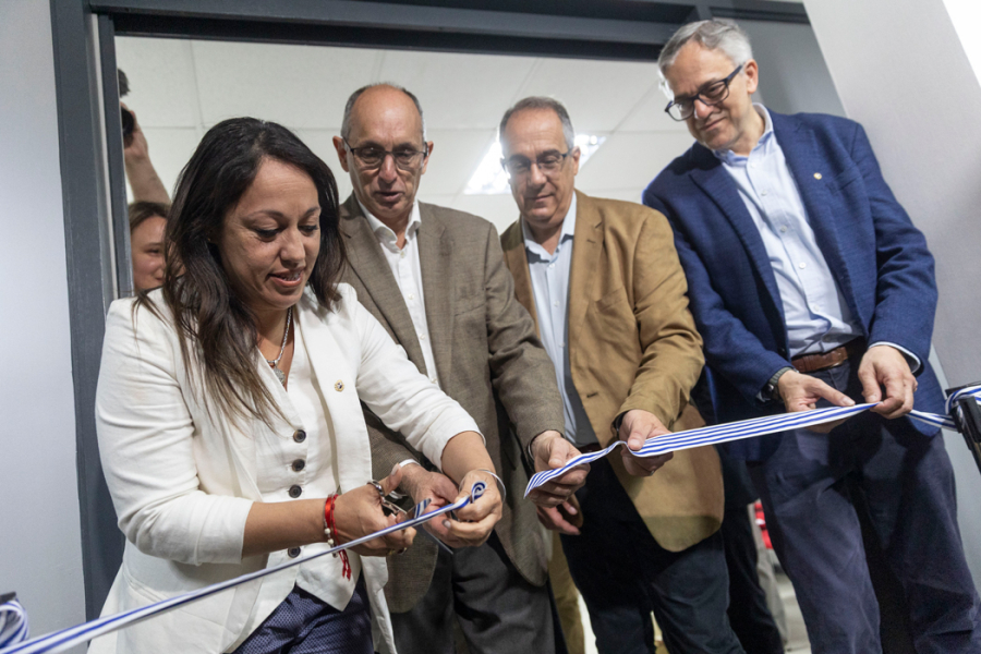 Fernanda Cardona, Gonzalo Casaravilla, José Carlos Mahía y Rodrigo Arim en la apertura del Centro Conecta de Salto