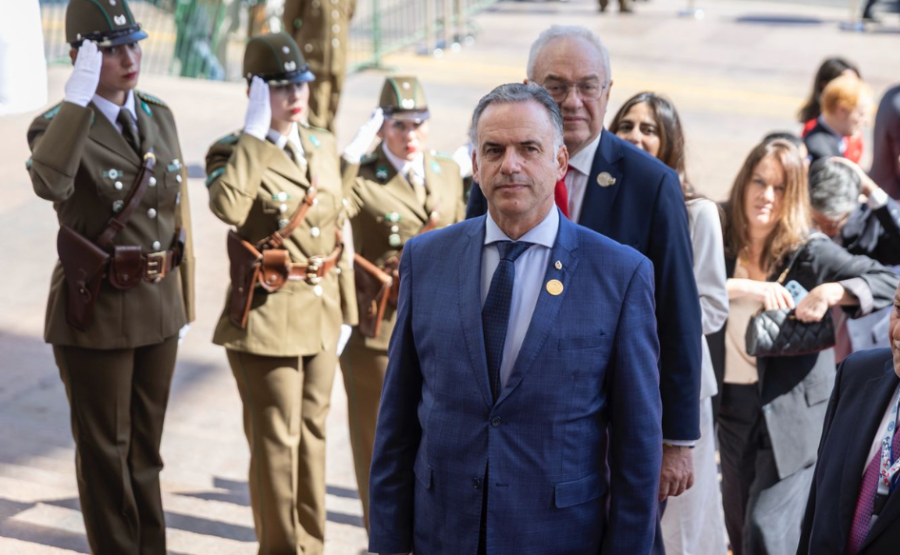 Presidente Yamandú Orsi ingresa al Congreso Nacional de Chile