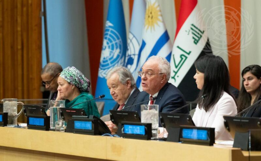 Canciller Mario Lubetkin habla en ceremonia de asunción de la presidencia del G77. A su lado, el secretario general de l