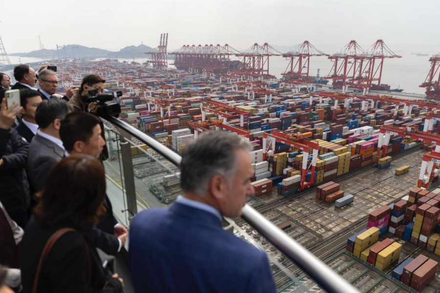 Orsi en el puerto de Shangái