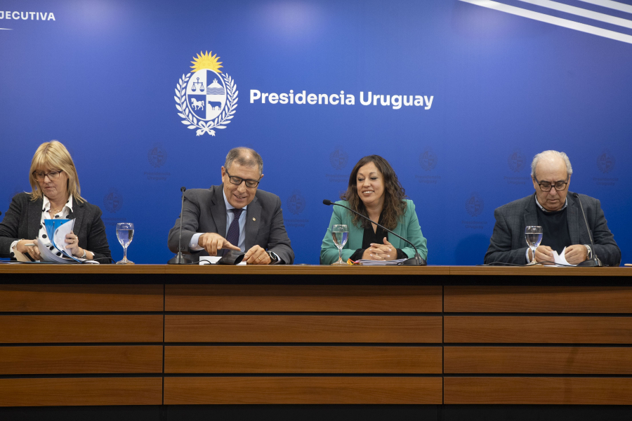 Ministros Lustemberg, Oddone, Cardona y Fratti