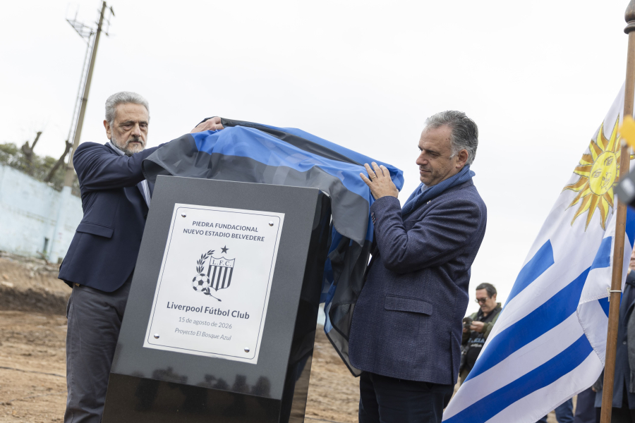 José Luis Palma y Yamandú Orsi descubren piedra fundacional del Nuevo Estadio Belvedere