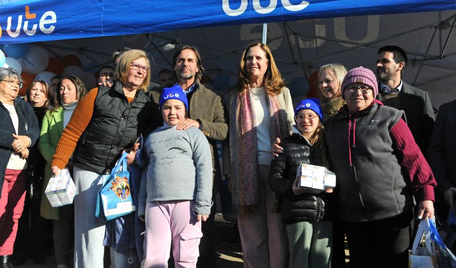 Lacalle Pou con vecinos de barrio El Dorado