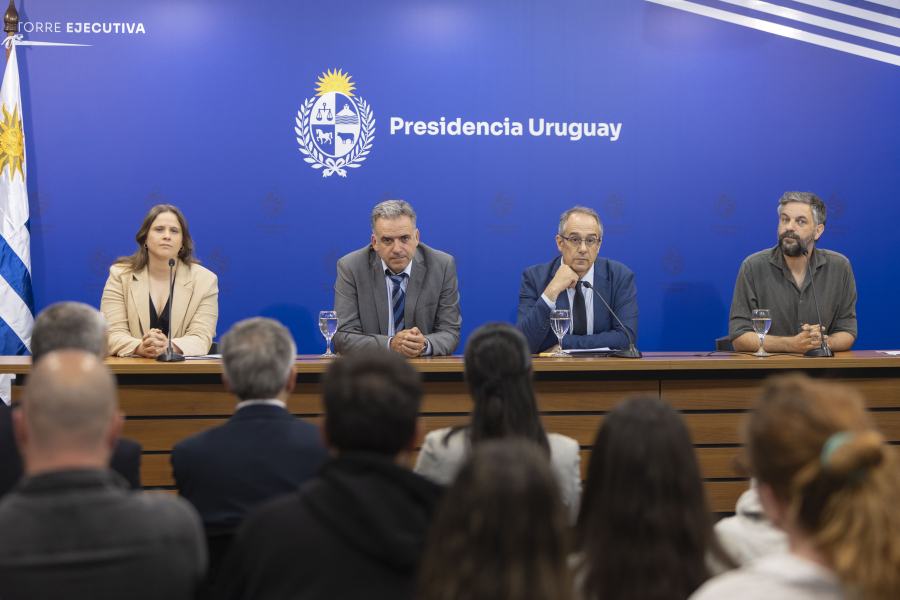 Rocío Schiappapietra, Yamandú Orsi, José Carlos Mahía y Gabriel Calderón