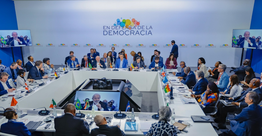 Plenario Cumbre en Defensa de la Democracia