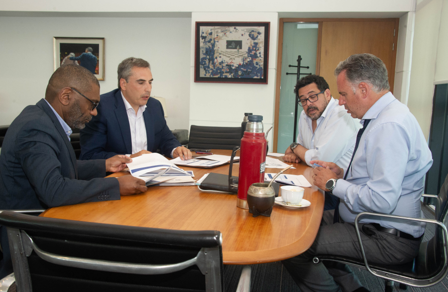 Presidente Orsi con autoridades