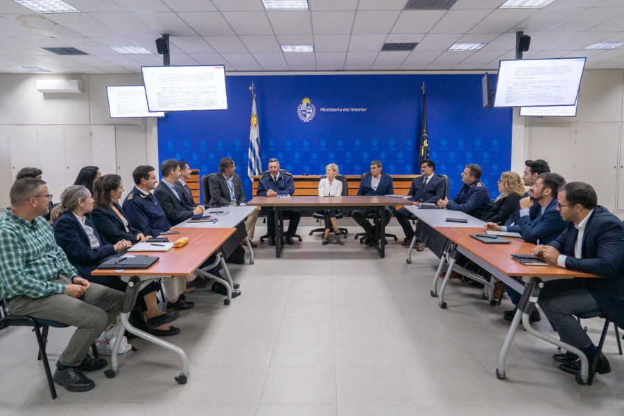 Autoridades del Ministerio del Interior con representantes del BID y OEA