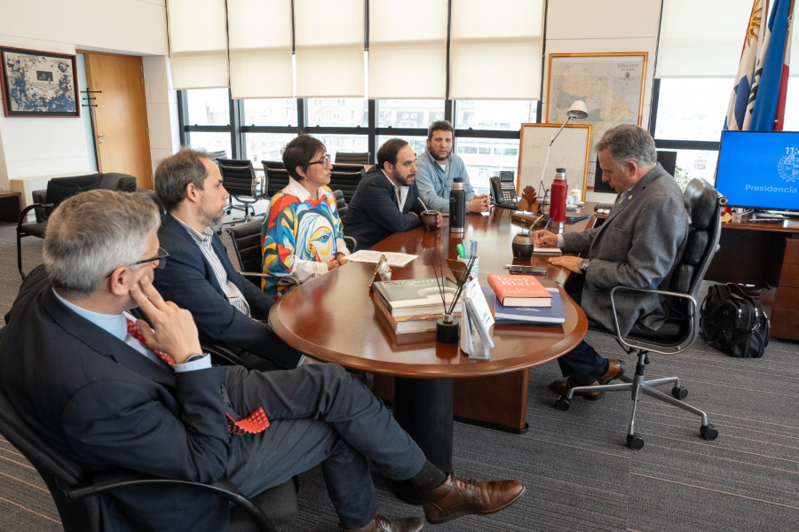 Presidente Orsi recibe a autoridades