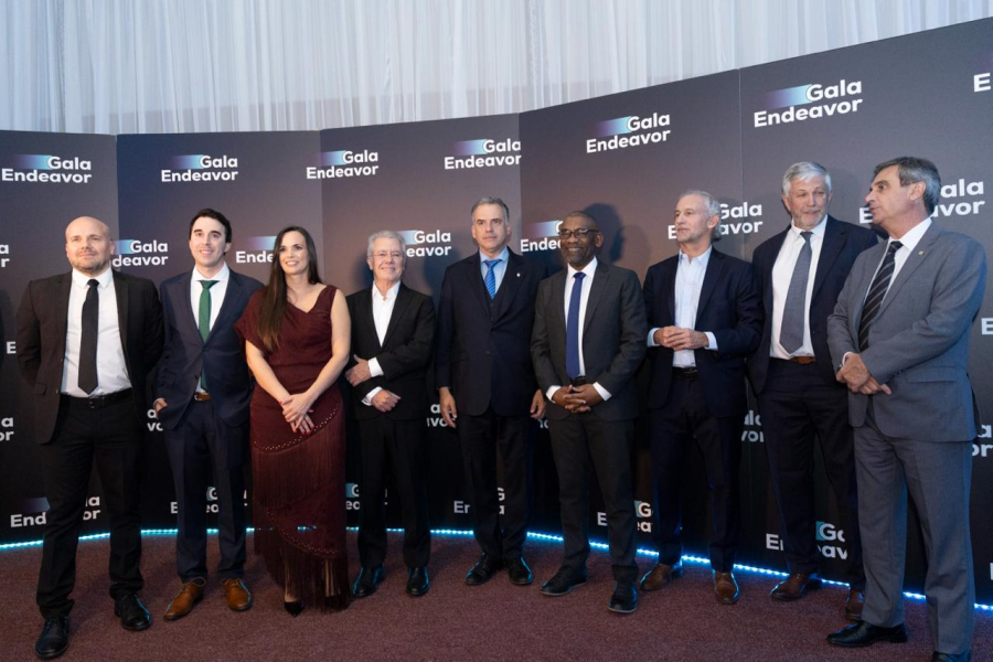 Presidente Orsi y autoridades en gala de Endeavor