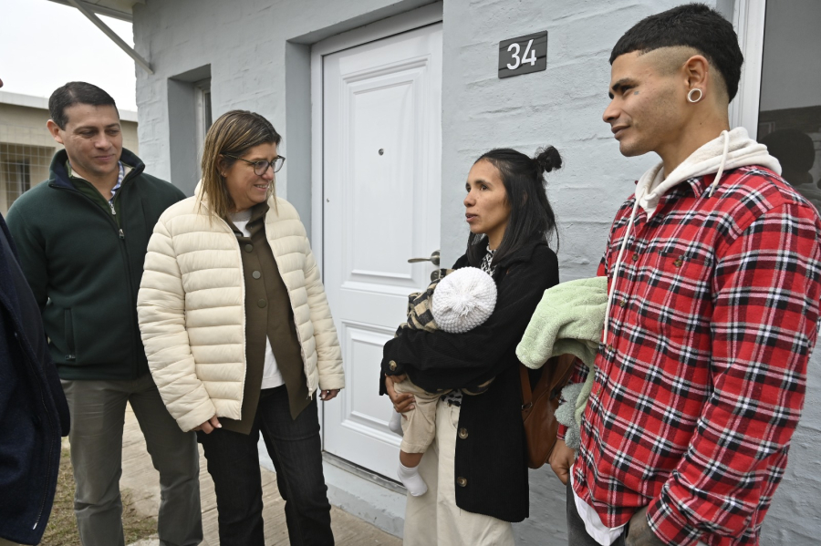 Paseyro con beneficiarios de vivienda
