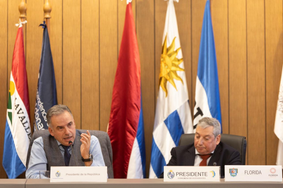 Presidente Yamandú Orsi y Carlos Enciso