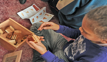 Niña jugando Niña jugando