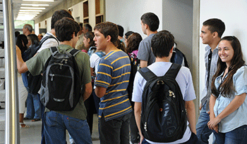 Alumnos de enseñanza media Alumnos de enseñanza media