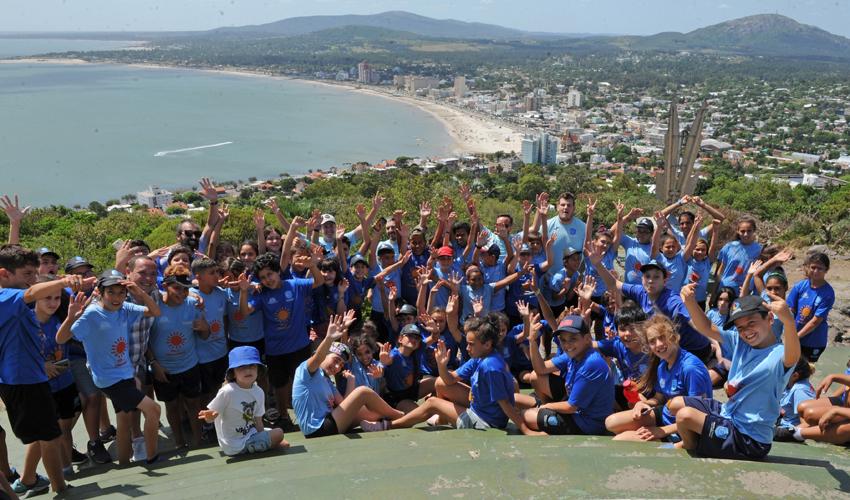 Niños de programa Pelota al Medio a la Esperanza Niños de programa Pelota al Medio a la Esperanza