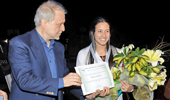 Entrega de títulos a maestras Entrega de títulos a maestras
