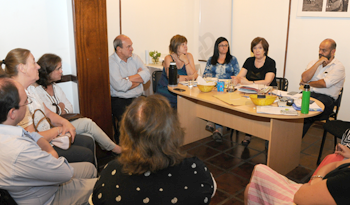 La ministra Marina Arismendi en diálogo con la sociedad civil en Flores