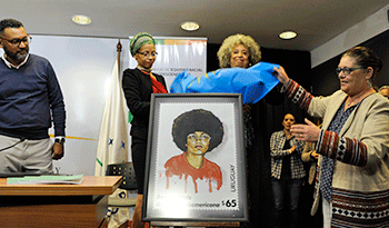 Presentación de sello homenaje a Angela Davis