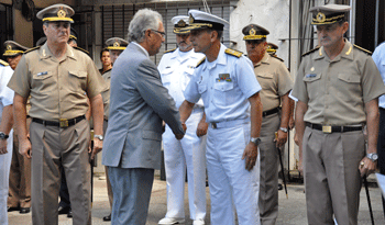 Subsecretario Menéndez saludo al presidente del Instituto Antártico, Daniel Núñez Subsecretario Menéndez saludo al presidente del Instituto Antártico, Daniel Núñez