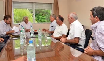 Tabaré Vázquez y Pablo Ferreri con productores lecheros agremiados