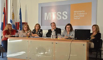 Ministro Ernesto Murro en reunión de Consejos Superiores de Salario por políticas de género