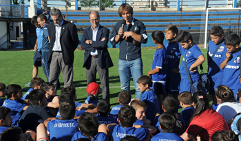 Diego Lugano dialoga en el marco de Pelota al Medio a la Esperanza con escolares y jóvenes liceales Diego Lugano dialoga en el marco de Pelota al Medio a la Esperanza con escolares y jóvenes liceales
