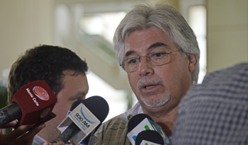 Ministro Aguerre en diálogo con la prensa Ministro Aguerre en diálogo con la prensa