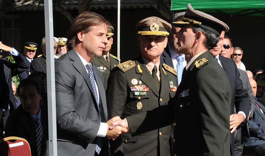 Luis Lacalle Pou con el comandante del Ejército, Gerardo Fregossi