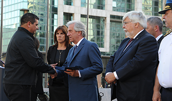 Presidente Tabaré Vázquez y ministro Eduardo Bonomi en acto por el 188.° aniversario de la Policía Nacional Presidente Tabaré Vázquez y ministro Eduardo Bonomi en acto por el 188.° aniversario de la Policía Nacional