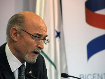 Secretario de Presidente, Alberto Breccia, en la conferencia de prensa Secretario de Presidente, Alberto Breccia, en la conferencia de prensa
