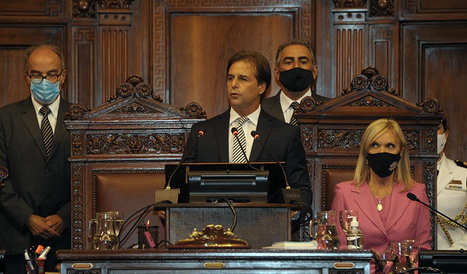 Lacalle Pou, en el Parlamento Lacalle Pou, en el Parlamento