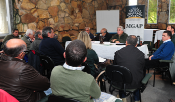 Ministro Tabaré Aguerre en audiencias en la ciudad Minas